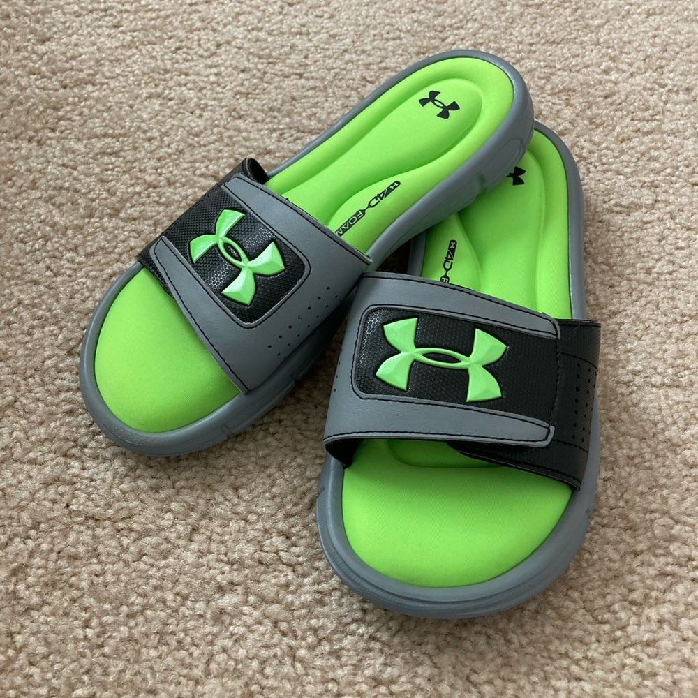 Youth Under Armour adjustable slide